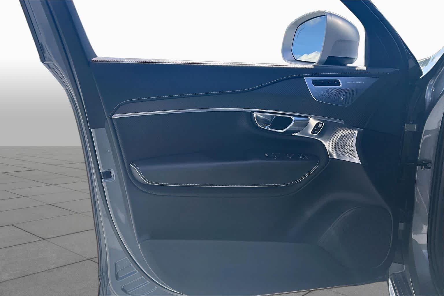 Used 2019 Osmium Grey Metallic Volvo R-Design image 22