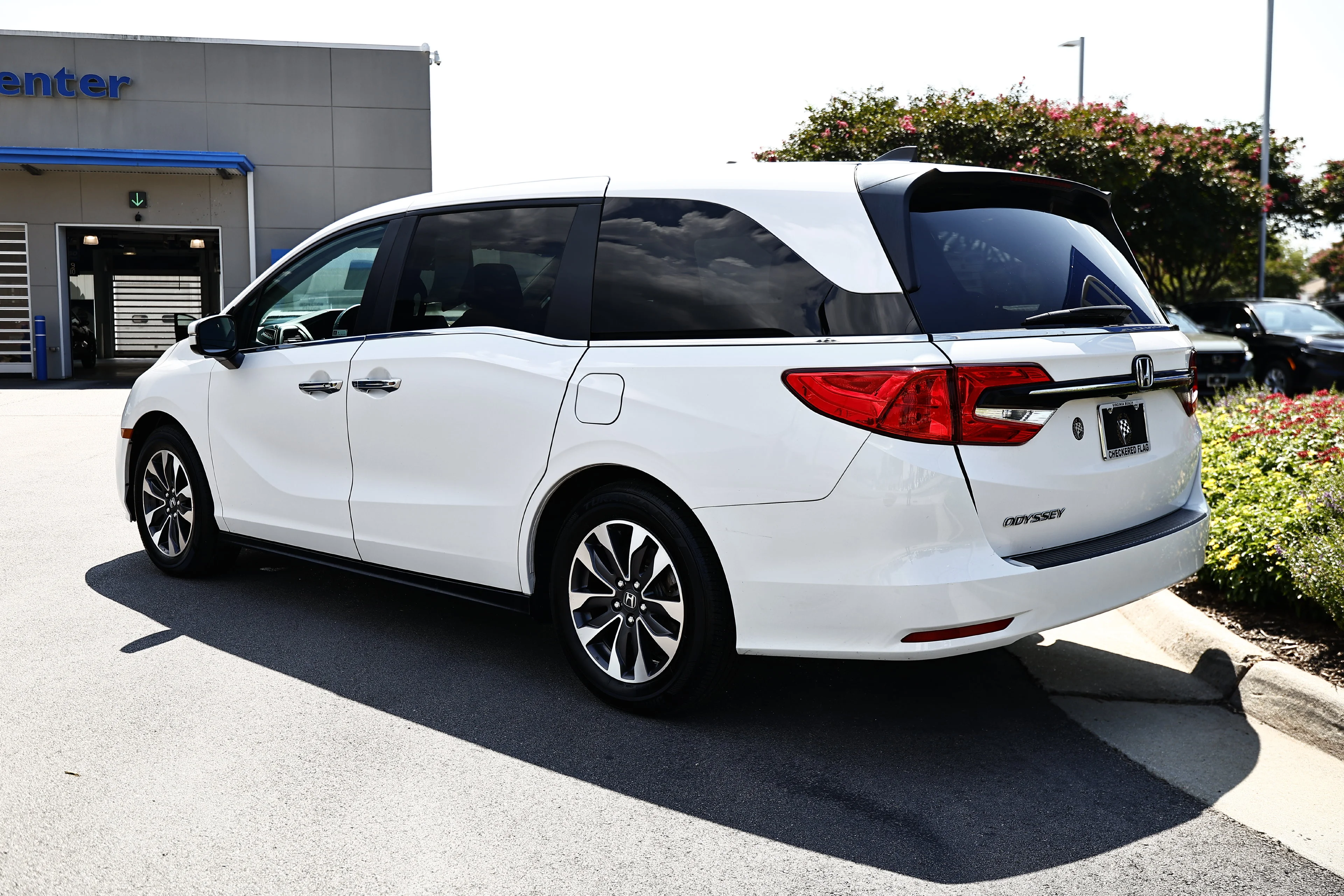 Used 2024 Platinum White Pearl Honda EX-L image 4