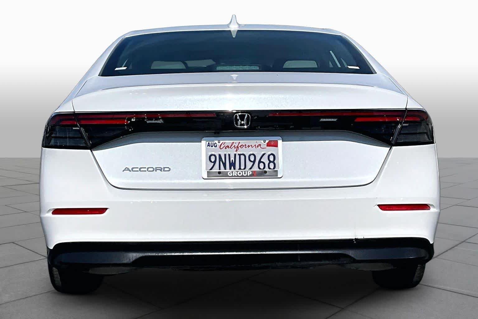 Used 2024 Platinum White Pearl Honda LX image 4