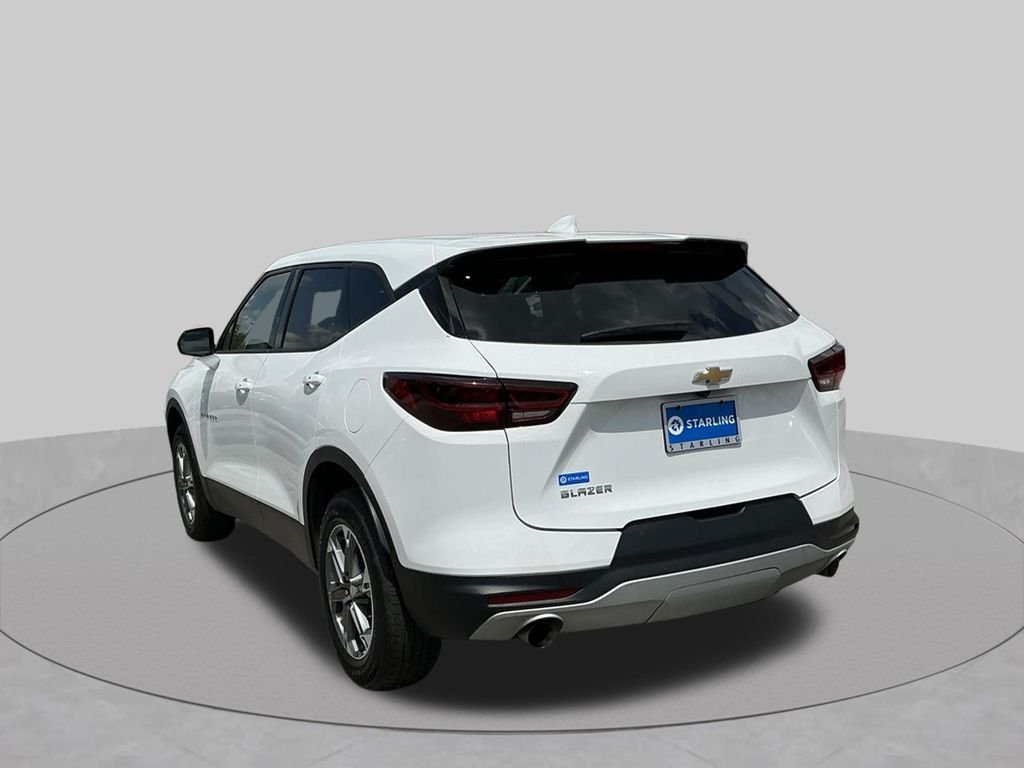 Used 2025 White Chevrolet LT image 5
