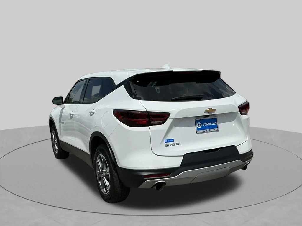 Used 2025 White Chevrolet LT image 5