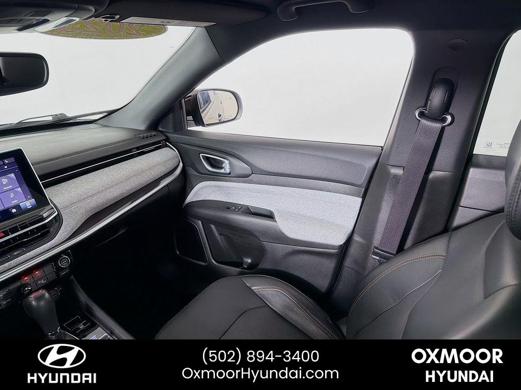 Used 2023 Diamond Black Crystal Pearlcoat Jeep Latitude Lux image 22