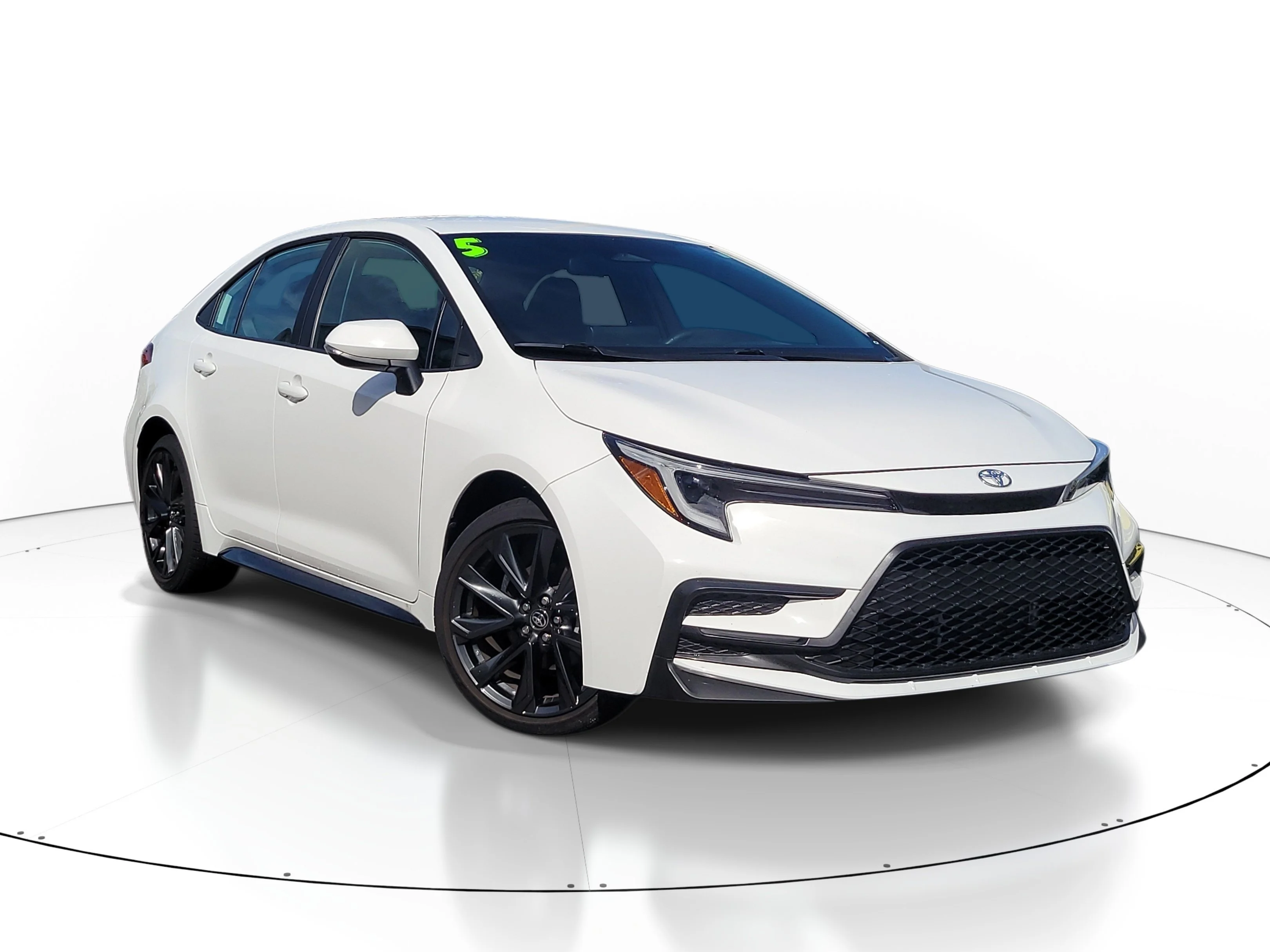 Used 2025 Ice Toyota SE image 1