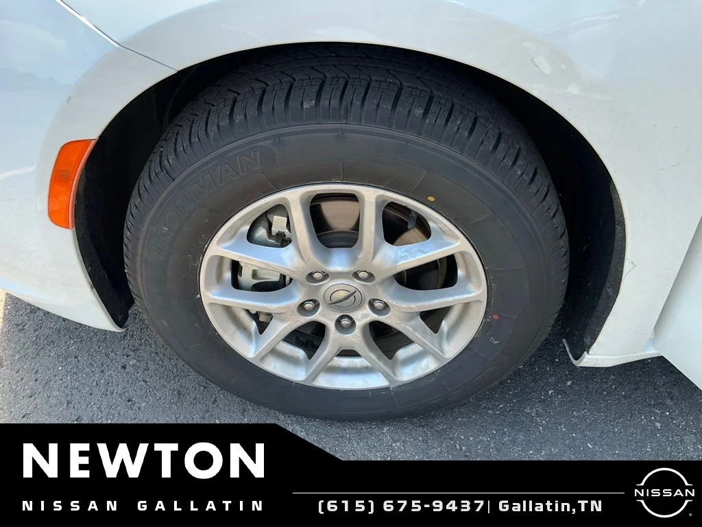 Used 2023 White Chrysler Touring L image 21