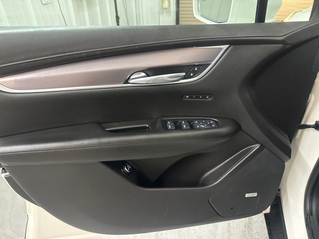 Used 2017 White Cadillac Luxury image 8