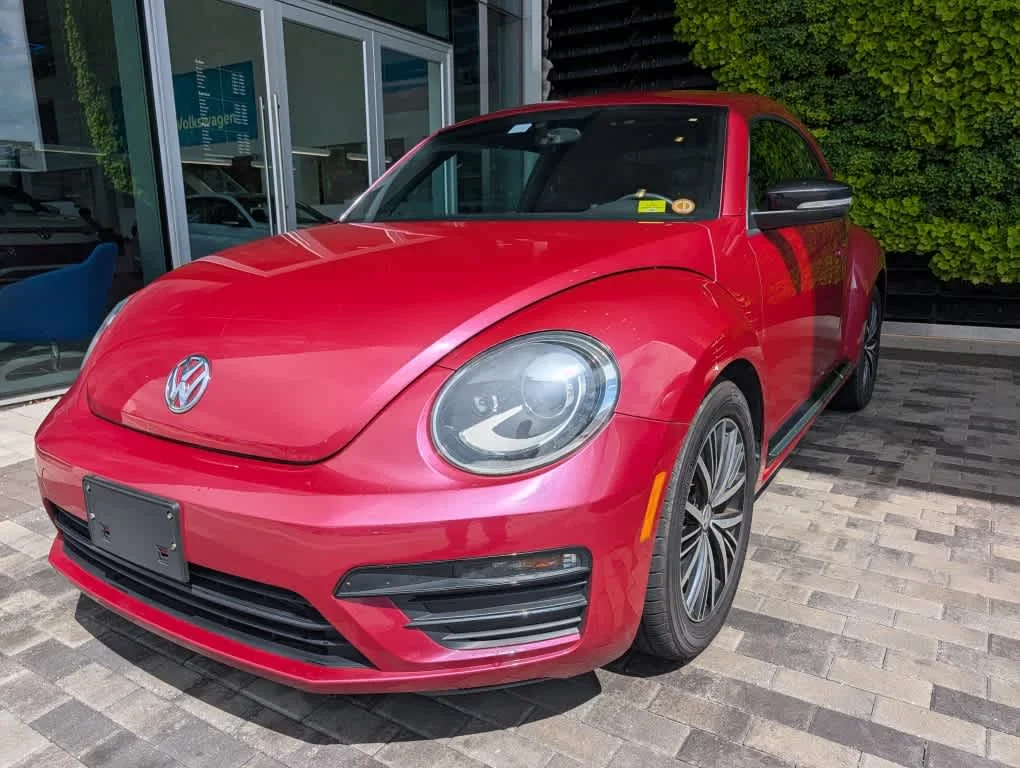 Used 2017 FRESH FUCHSIA Volkswagen 1.8T S image 6
