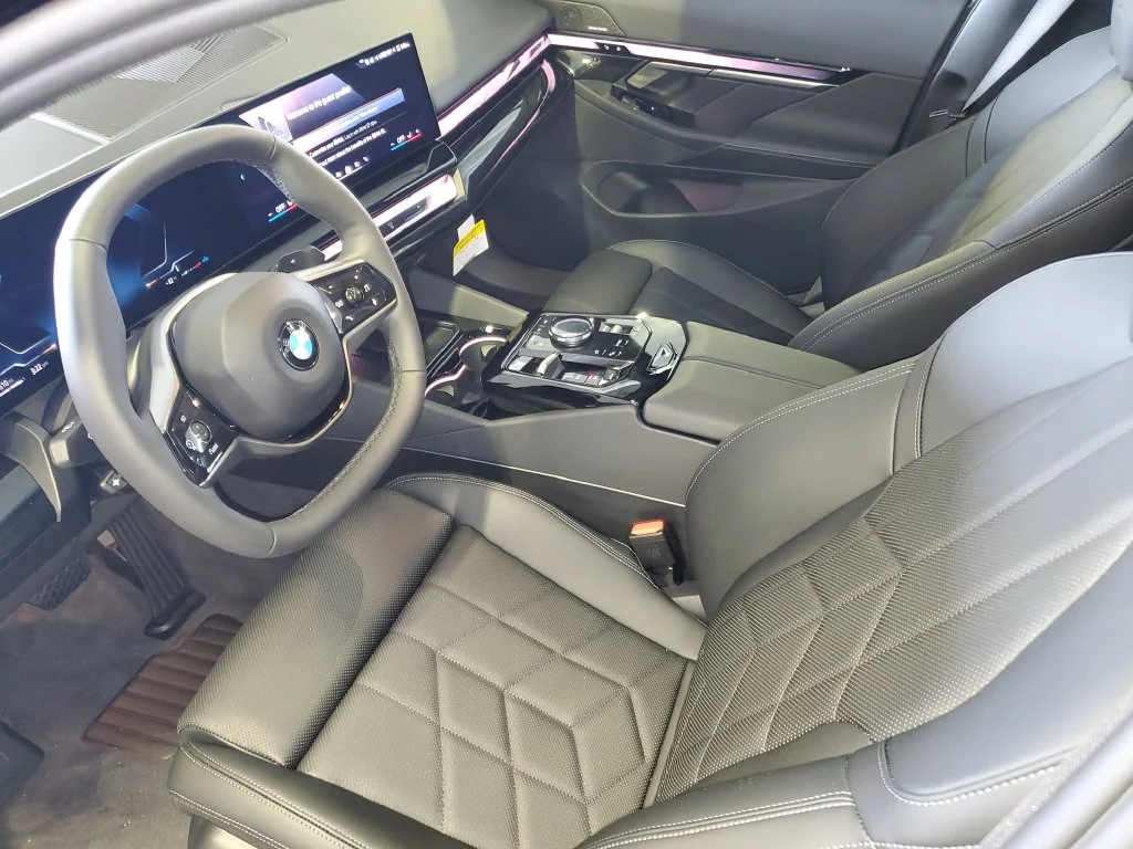 Used 2027 Dark Graphite Metallic BMW 530i image 15