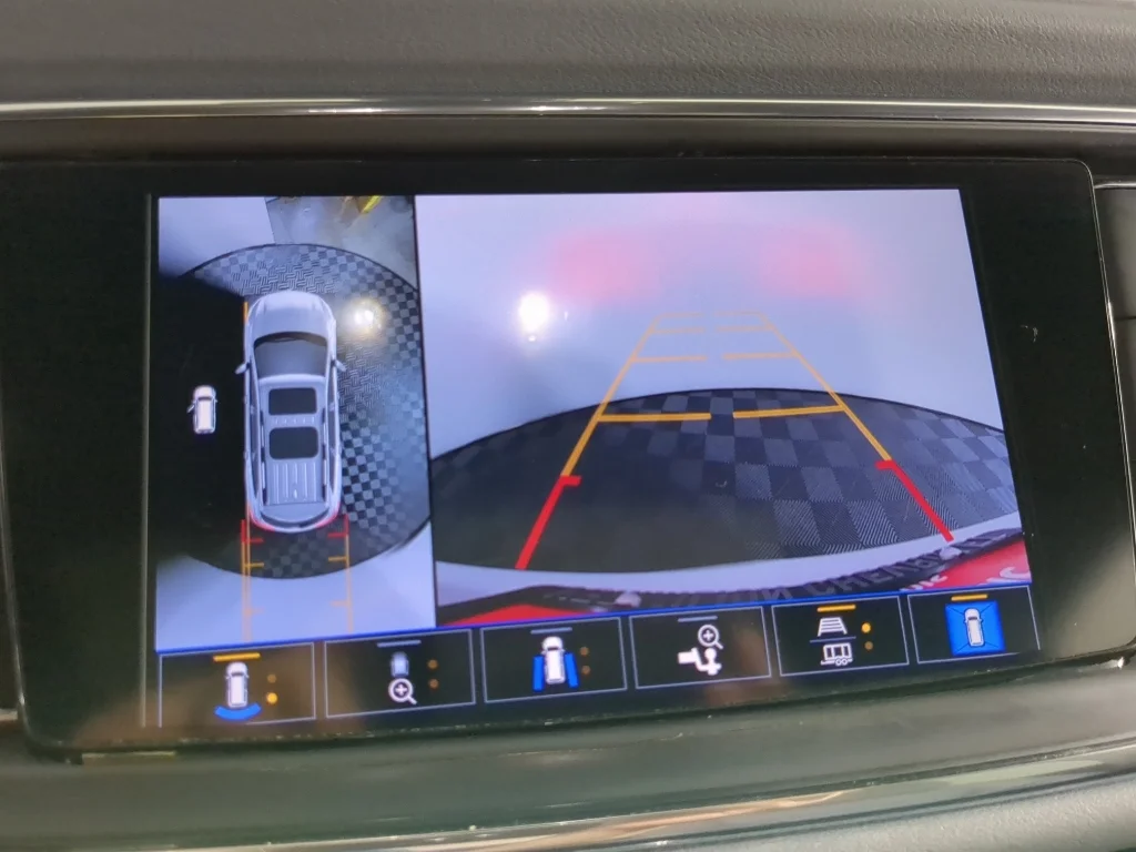 Used 2023 White Frost Tricoat Buick Premium image 31