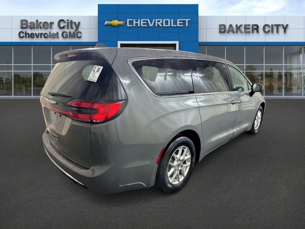 Used 2023 Ceramic Gray Clearcoat Chrysler Touring L image 4