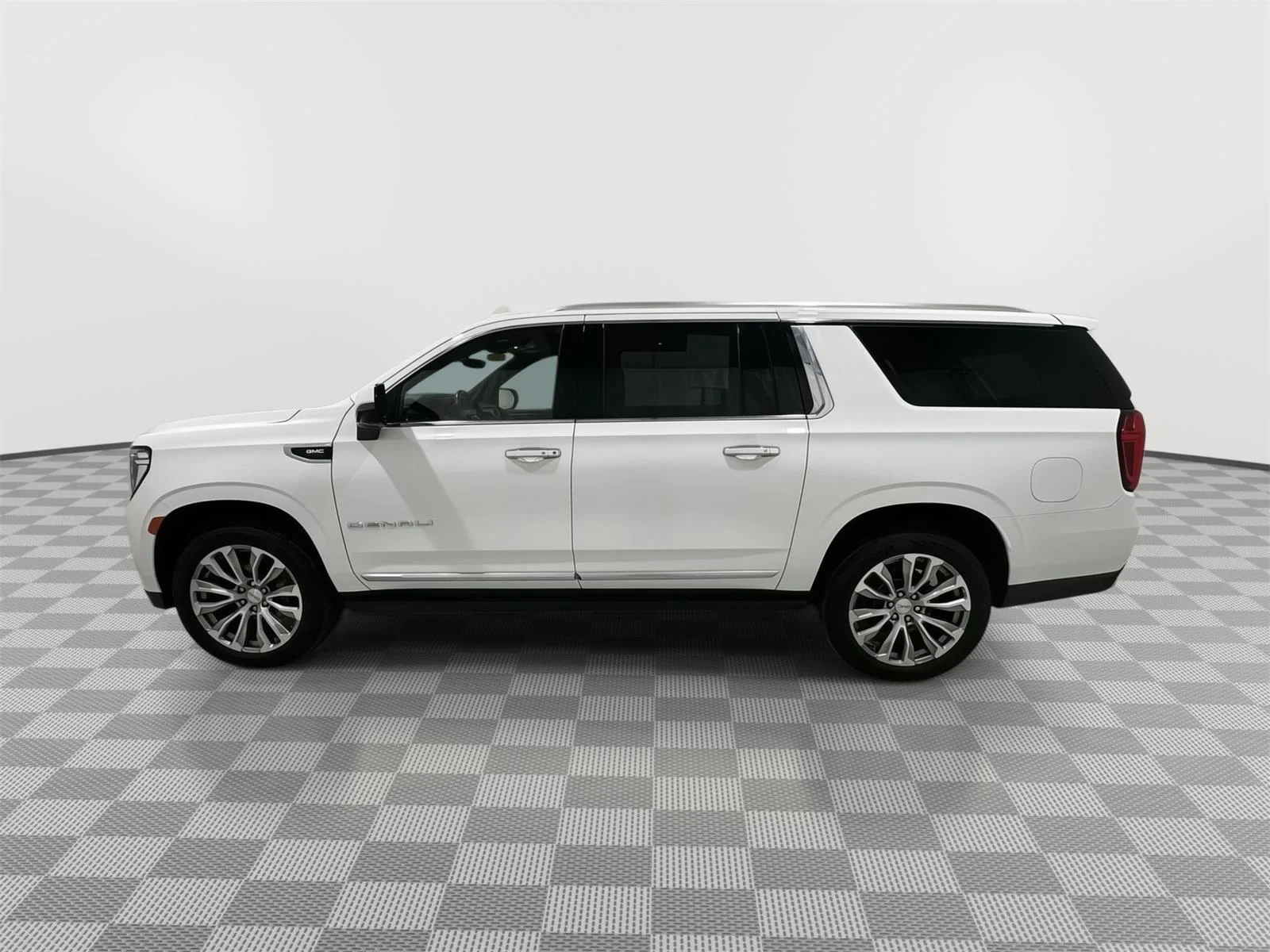 Used 2021 Summit White GMC Denali image 2