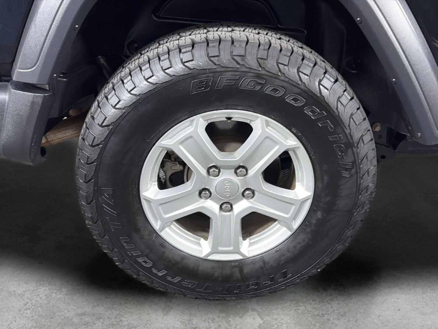 Used 2020 Black Clearcoat Jeep Sport S image 13