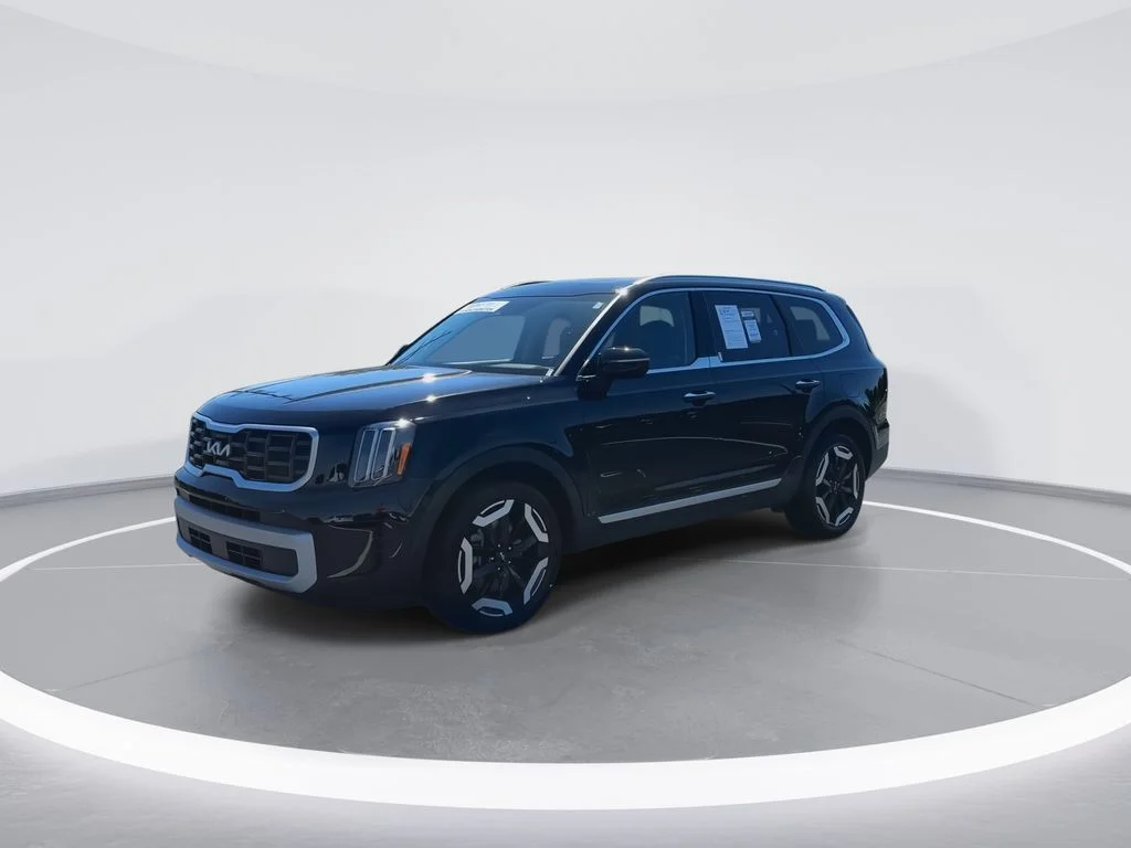 Used 2024 Black Kia S image 4