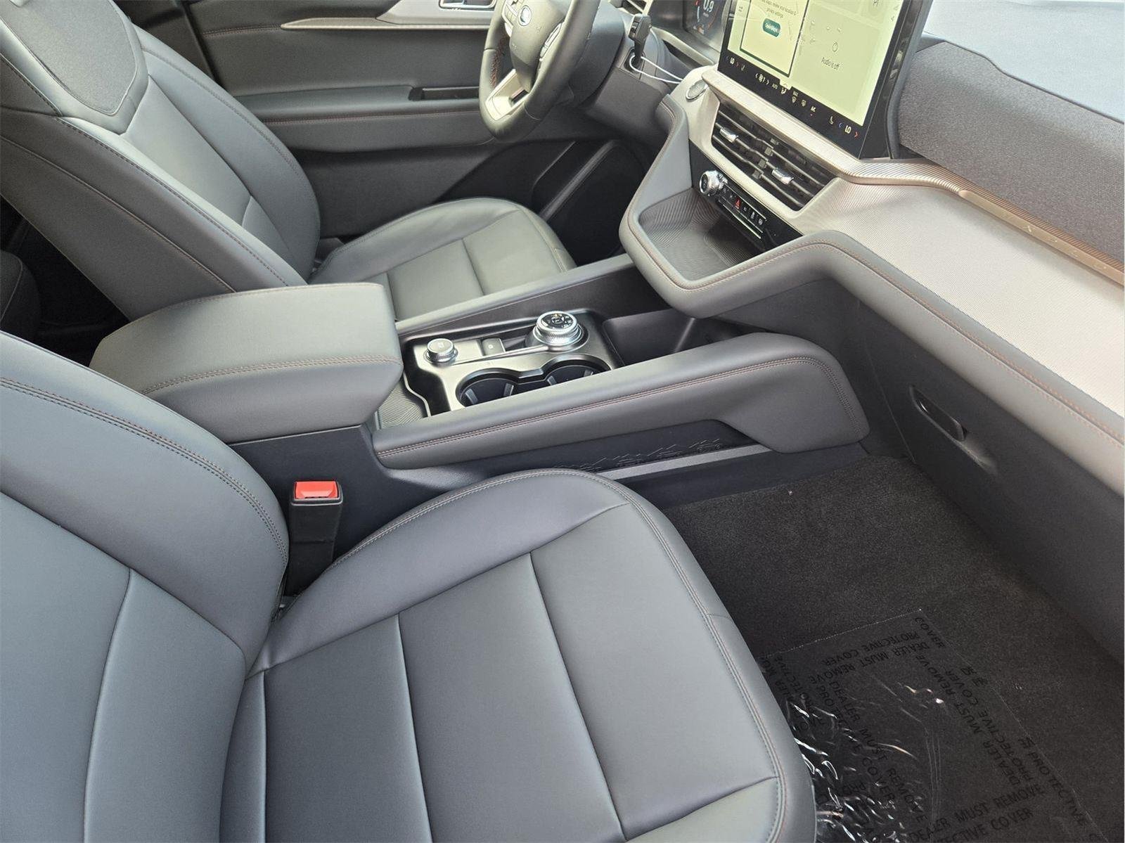 New 2026 Star White Metallic Tri-Coat Ford Active image 9