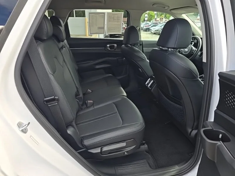 Used 2021 White Kia S image 32