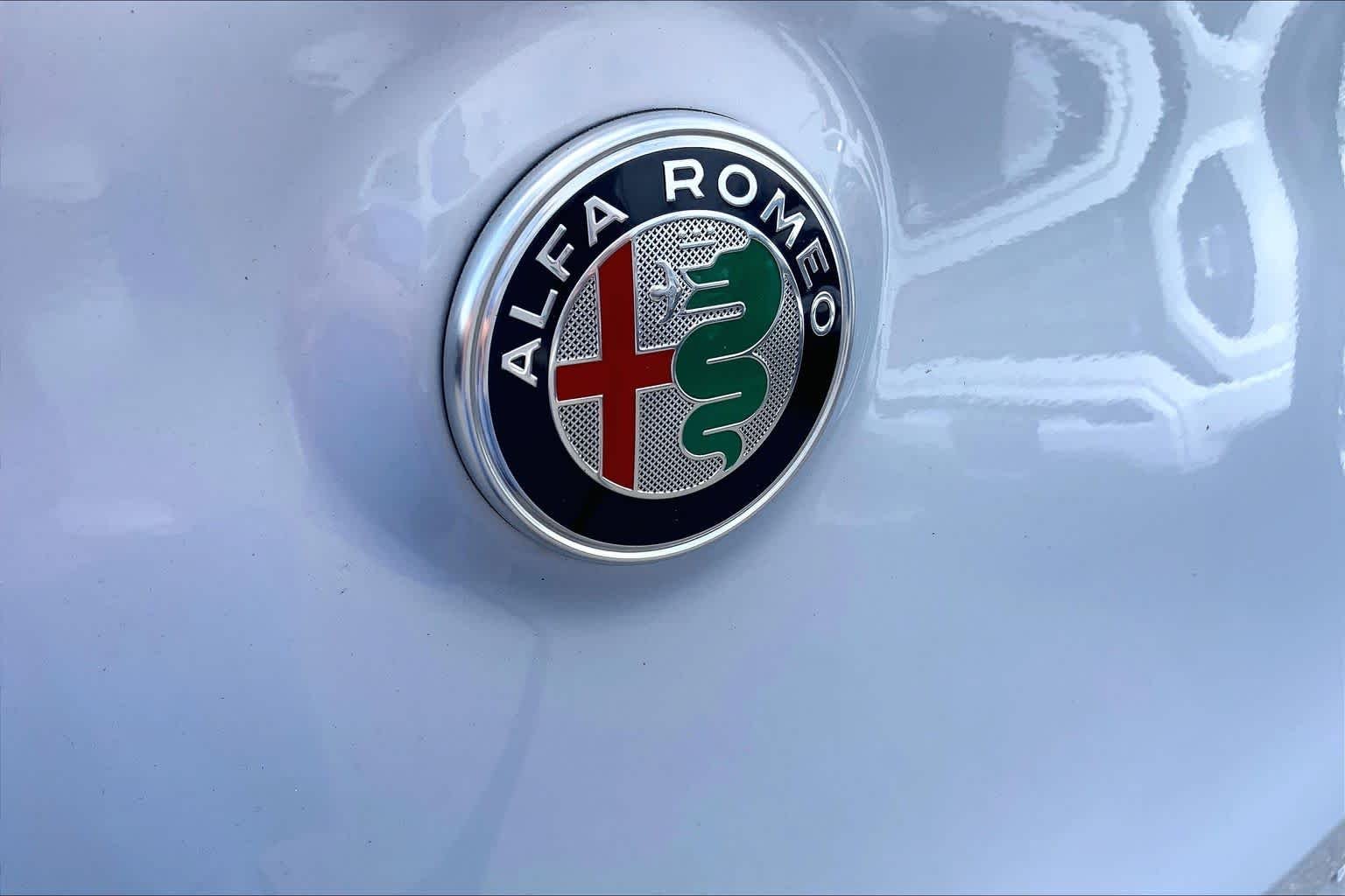 Used 2023 Moonlight Gray Metallic Alfa Romeo Ti image 10