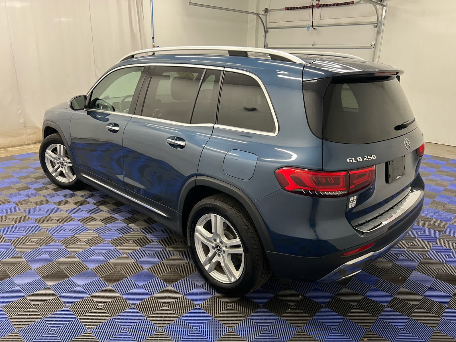 Used 2022 Denim Blue Metallic Mercedes-Benz GLB 250 image 8