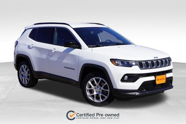 2023 Jeep Compass Latitude Lux 4X4's photo