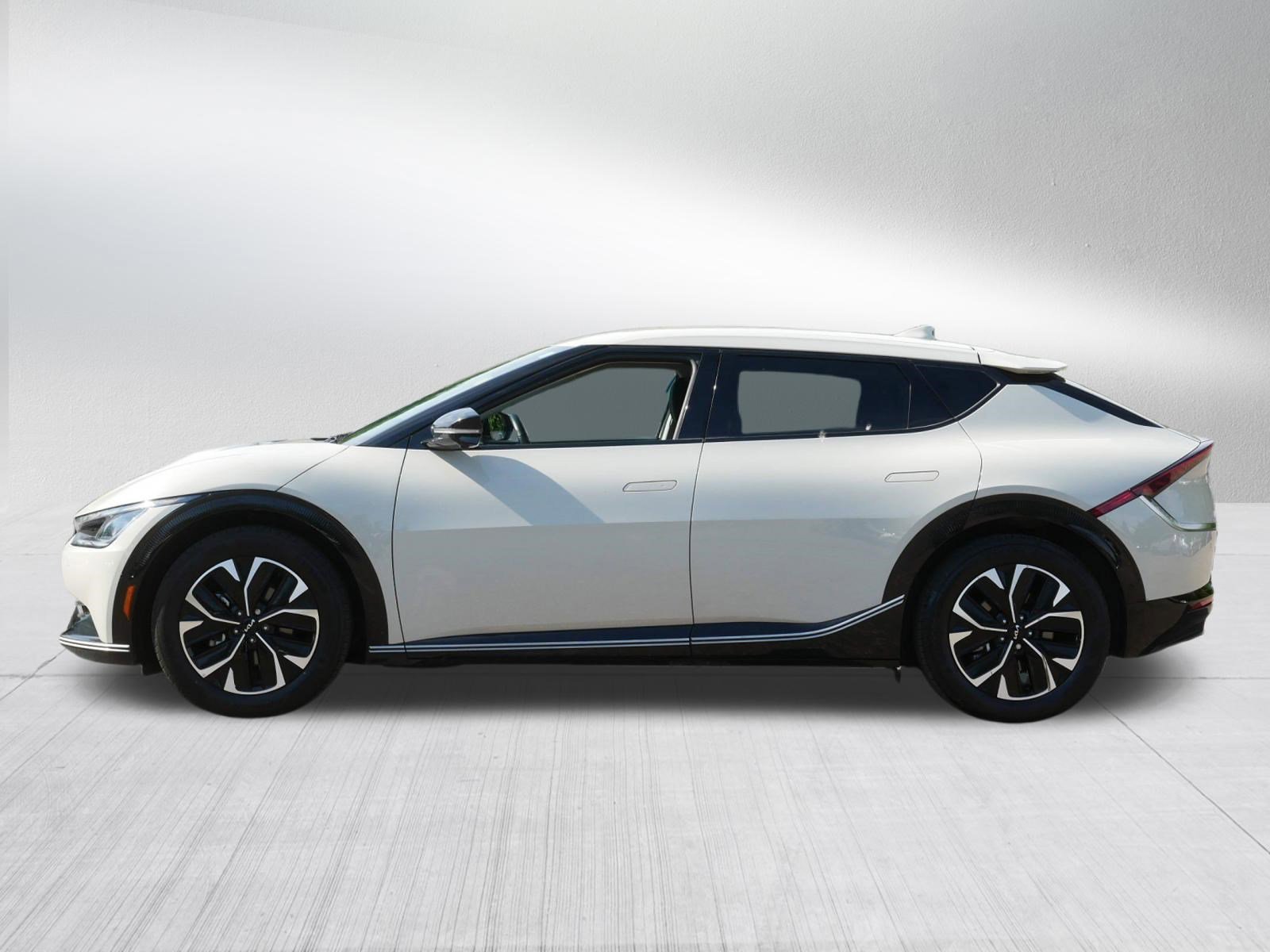 Certified Used 2024 Glacier Kia Wind image 4