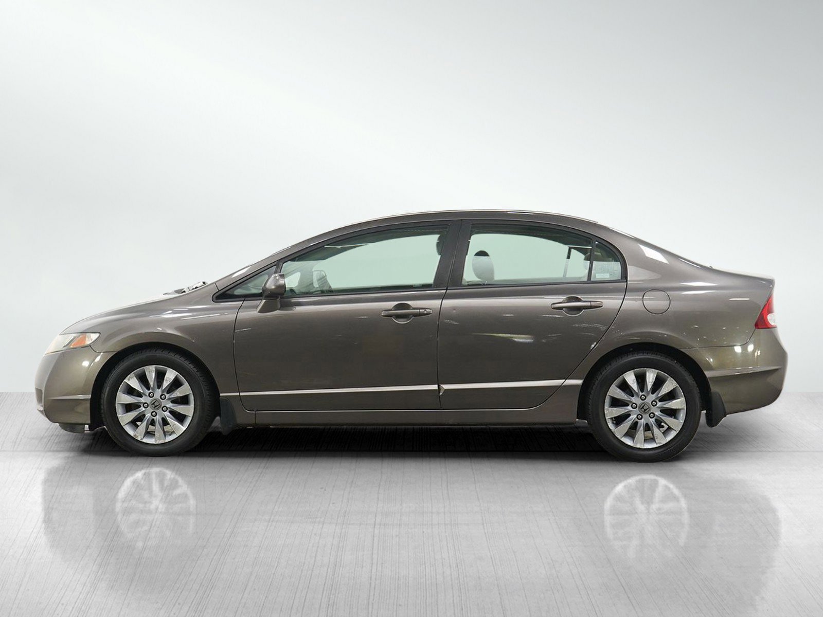 Used 2009 Honda Civic EX with VIN 19XFA16849E041682 for sale in Burnsville, Minnesota