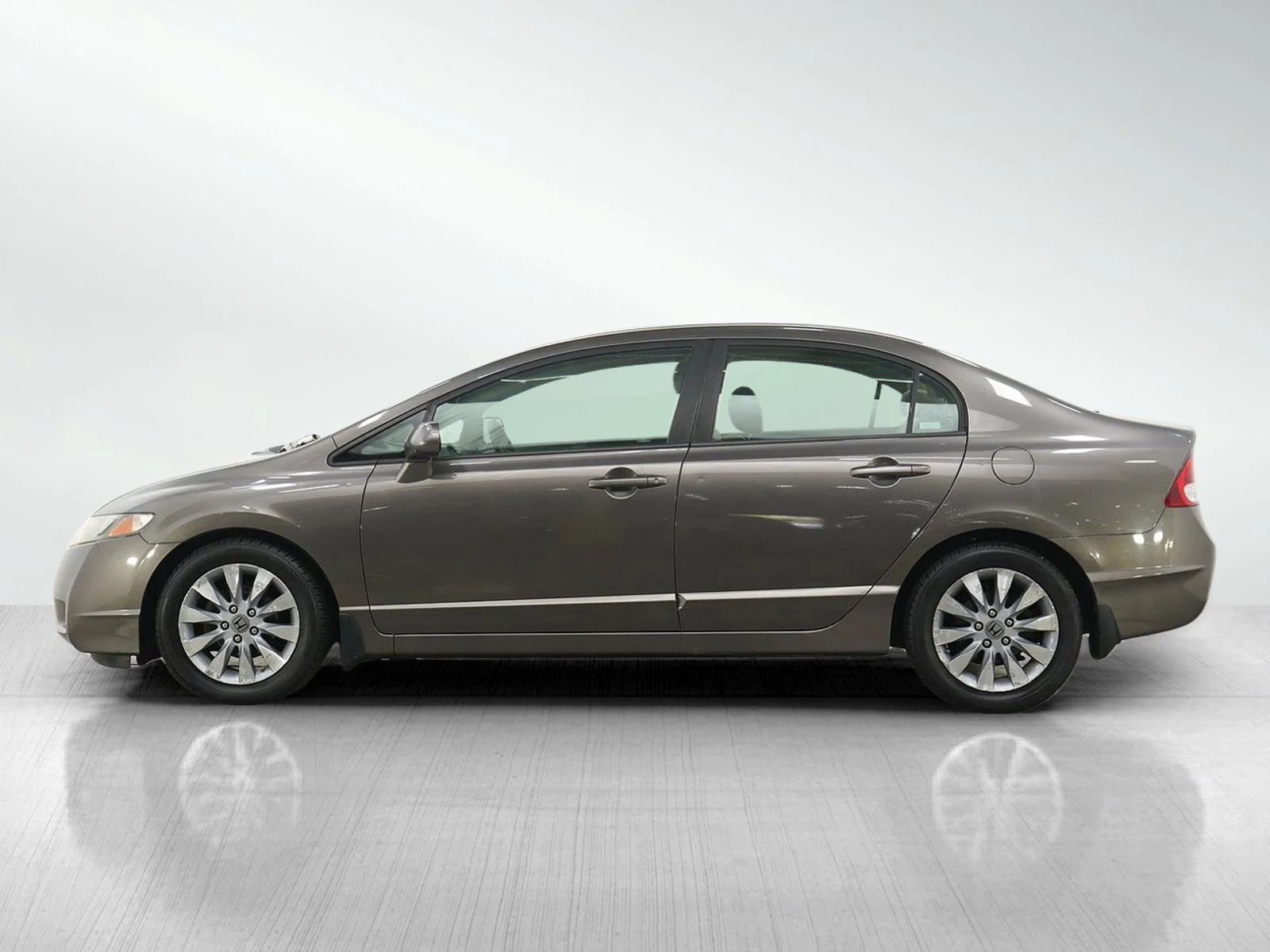 Used 2009 Honda Civic EX with VIN 19XFA16849E041682 for sale in Burnsville, Minnesota