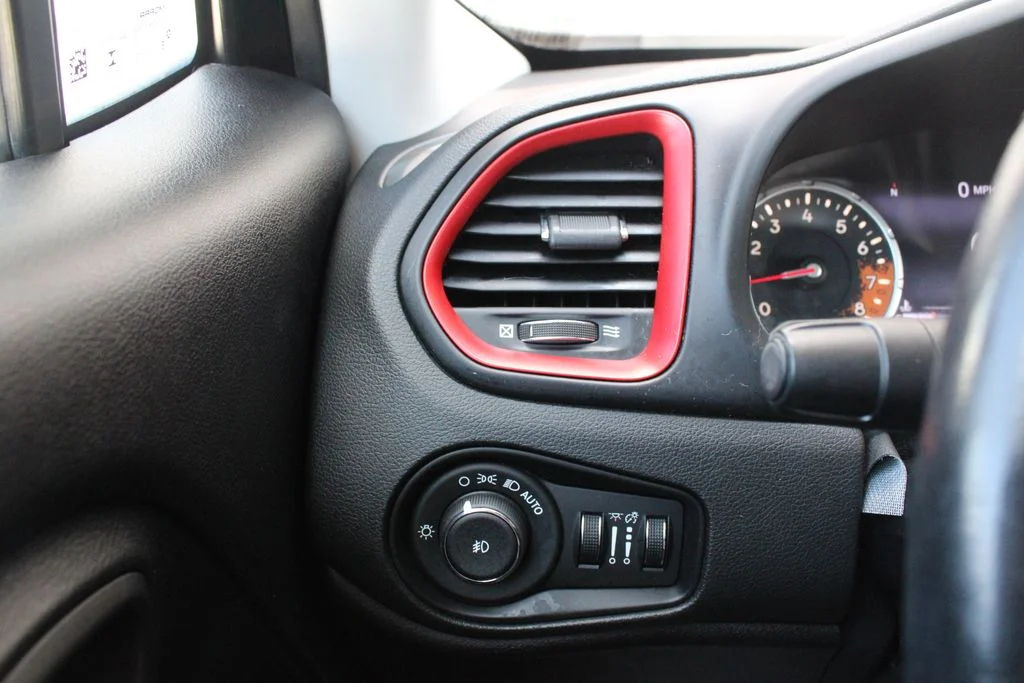 Used 2016 Black Jeep Trailhawk image 8