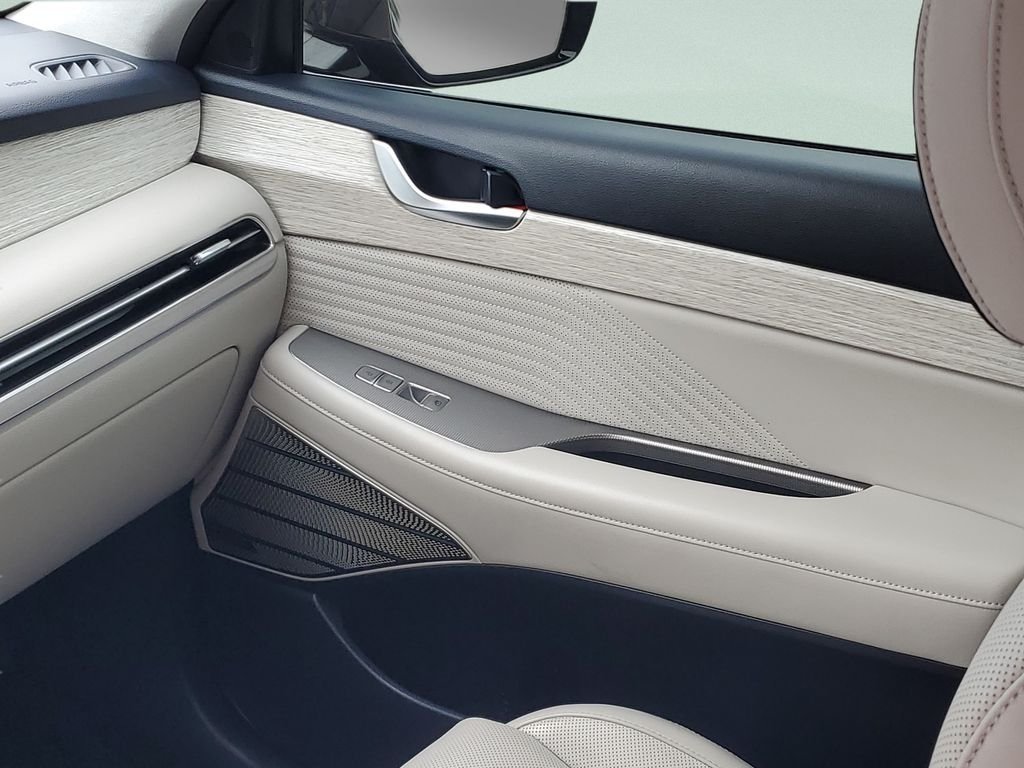 Used 2024 White Hyundai Calligraphy image 13