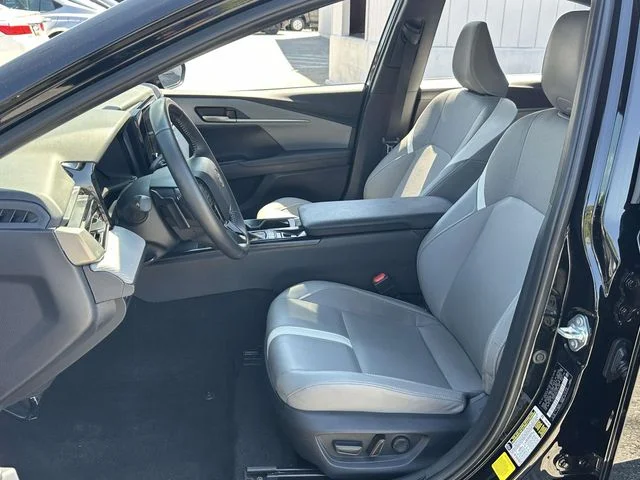 2025 Toyota Camry SE - Photo 15