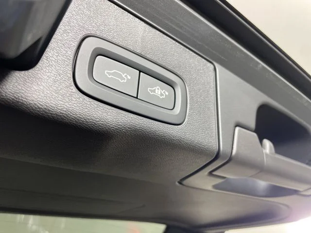 Certified Used 2025 Onyx Black Metallic Volvo Plus image 16
