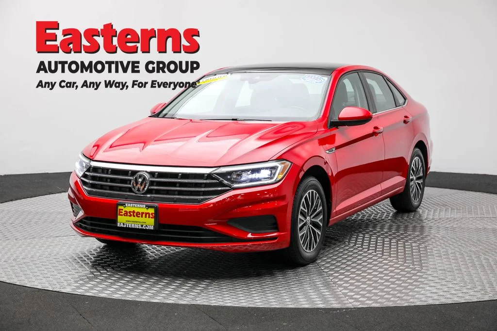 Used 2019 Red Volkswagen SEL image 1