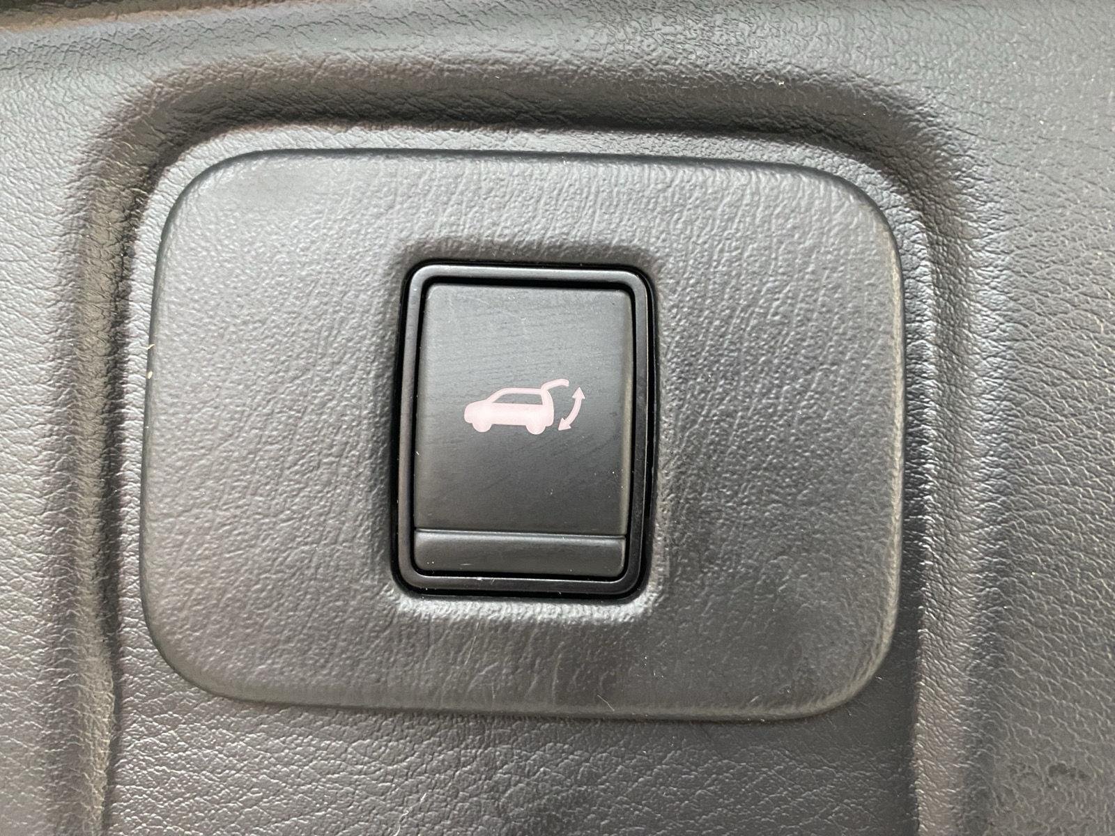 Used 2023 Gun Metallic Nissan SL image 8