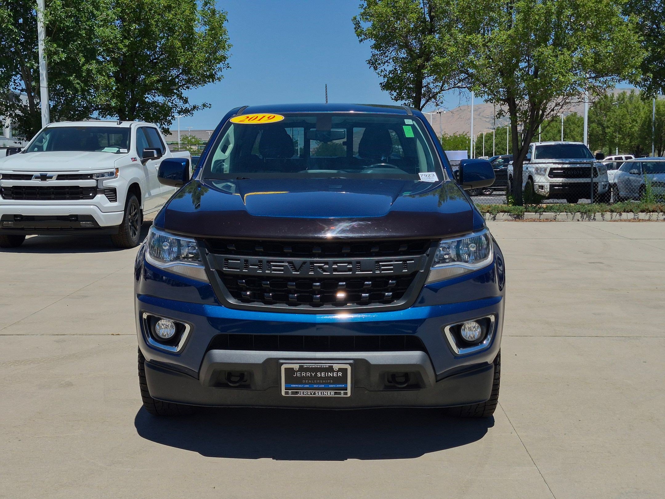 Used 2019 Pacific Blue Metallic Chevrolet 4WD LT image 8
