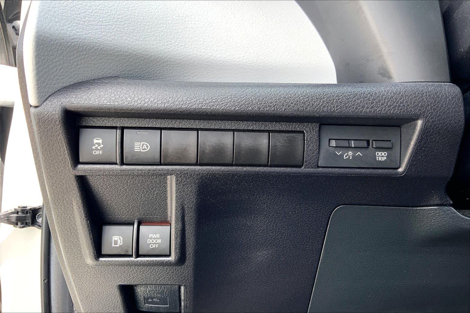 Used 2025 Ice Cap Toyota XSE image 33
