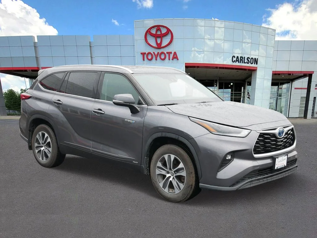 Used 2021 Toyota Highlander XLE with VIN 5TDGBRCH7MS535375 for sale in Minneapolis, Minnesota