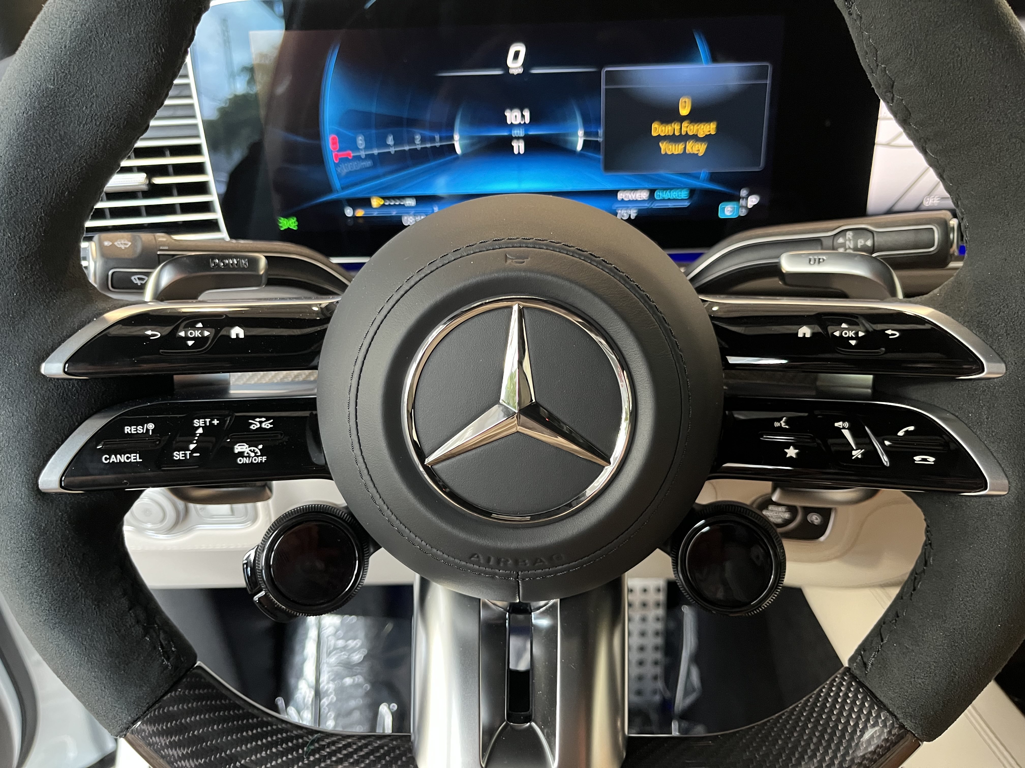 New 2026 MOONLIGHT WHITE Mercedes-Benz AMG® GLS 63 image 24