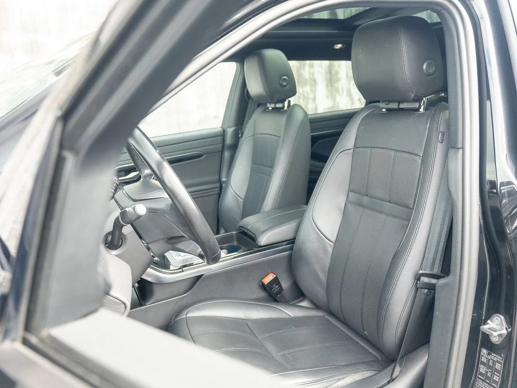 Used 2023 Black Land Rover S image 19
