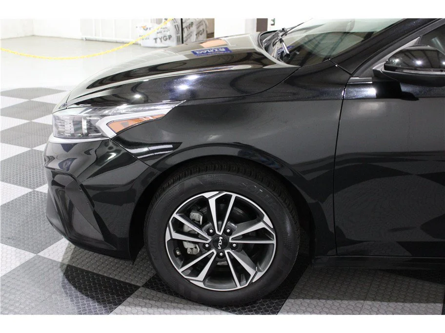 2023 Kia Forte LXS - Photo 9