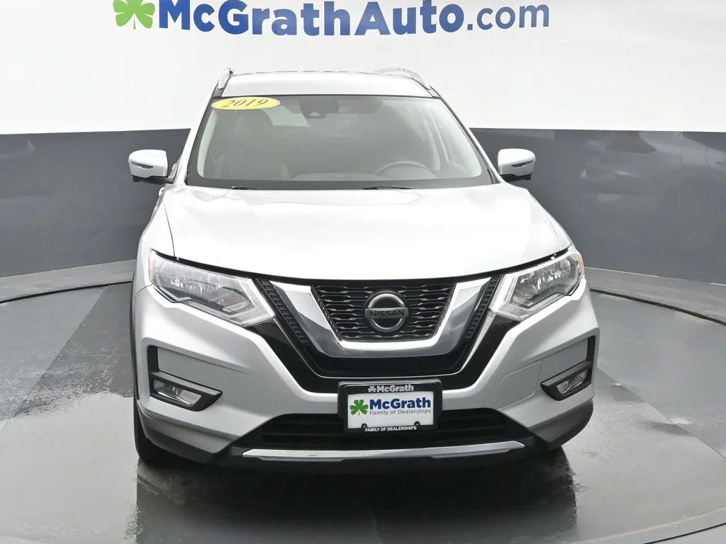 Used 2019 Silver Nissan SL image 5