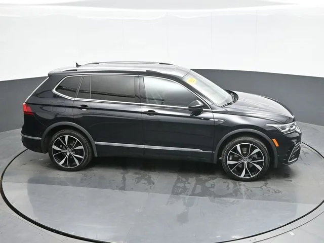 Used 2022 Black Volkswagen 2.0T SEL R-Line image 16
