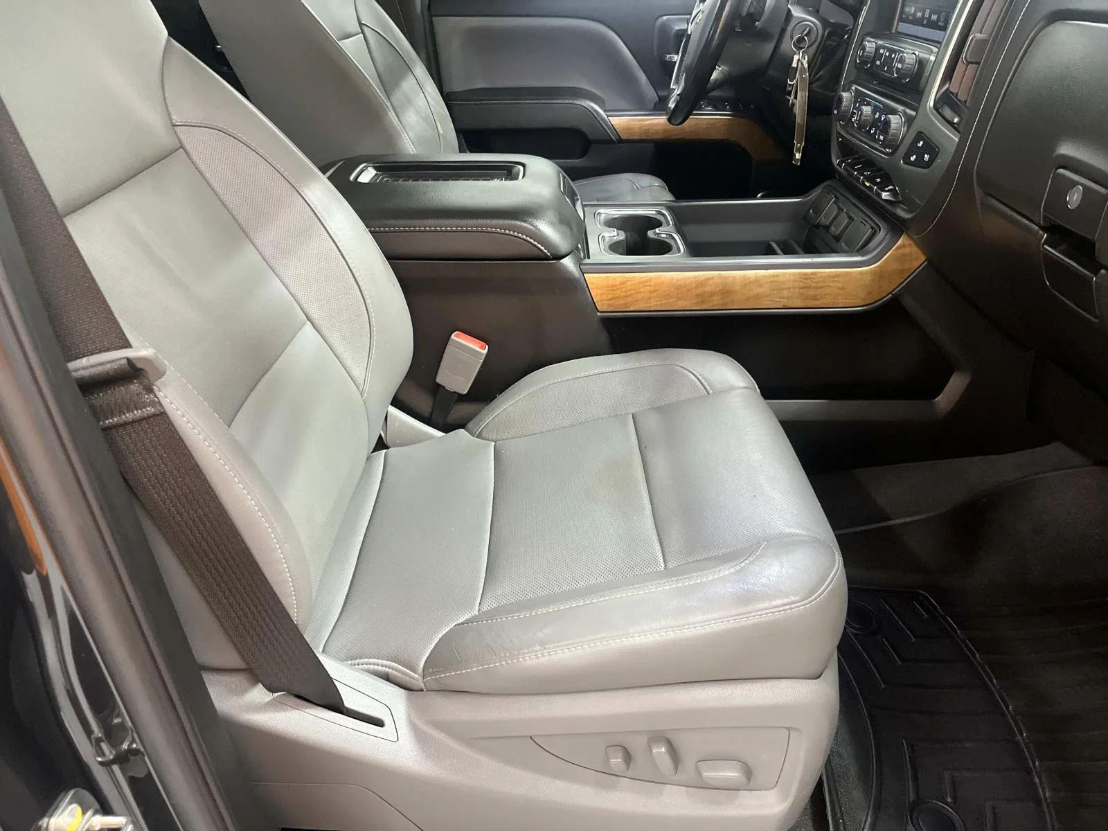 Used 2019 GRAPHITE METALLIC Chevrolet LTZ image 29