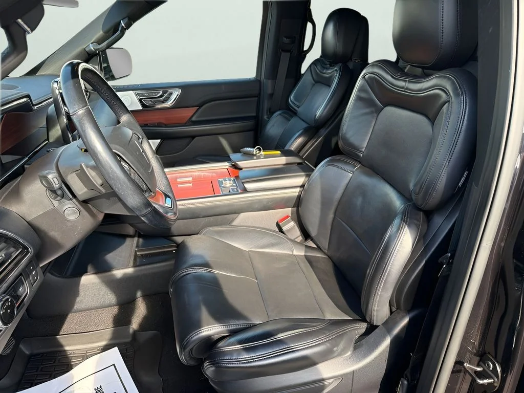 Used 2020 Infinite Black Lincoln Reserve image 17