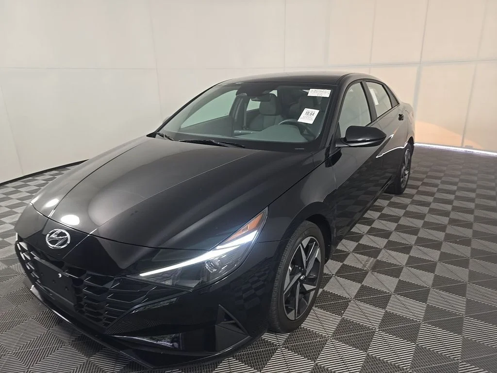 Certified Used 2023 Black Hyundai SEL image 2
