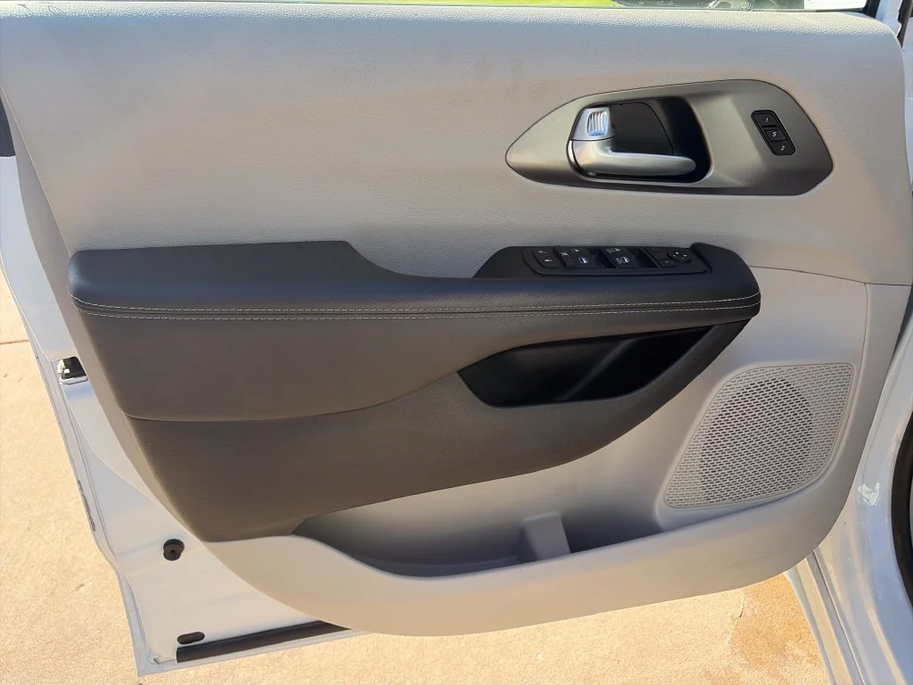2024 Chrysler Pacifica Touring L - Photo 28