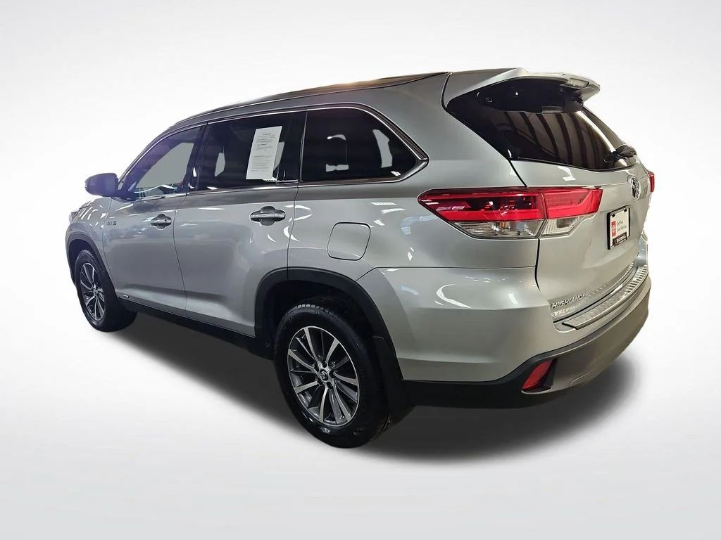 Certified Used 2019 Silver Toyota XLE image 3