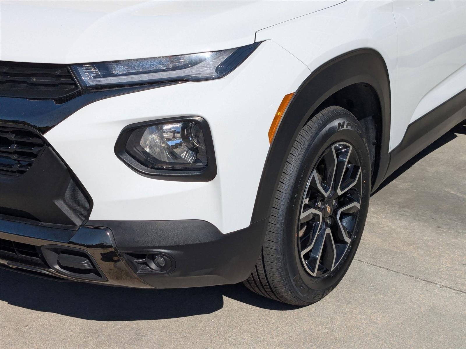 Used 2023 Summit White Chevrolet ACTIV image 9