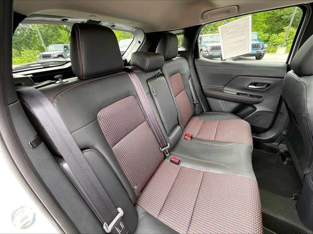 Used 2025 Aspen White Tricoat Nissan SR image 15