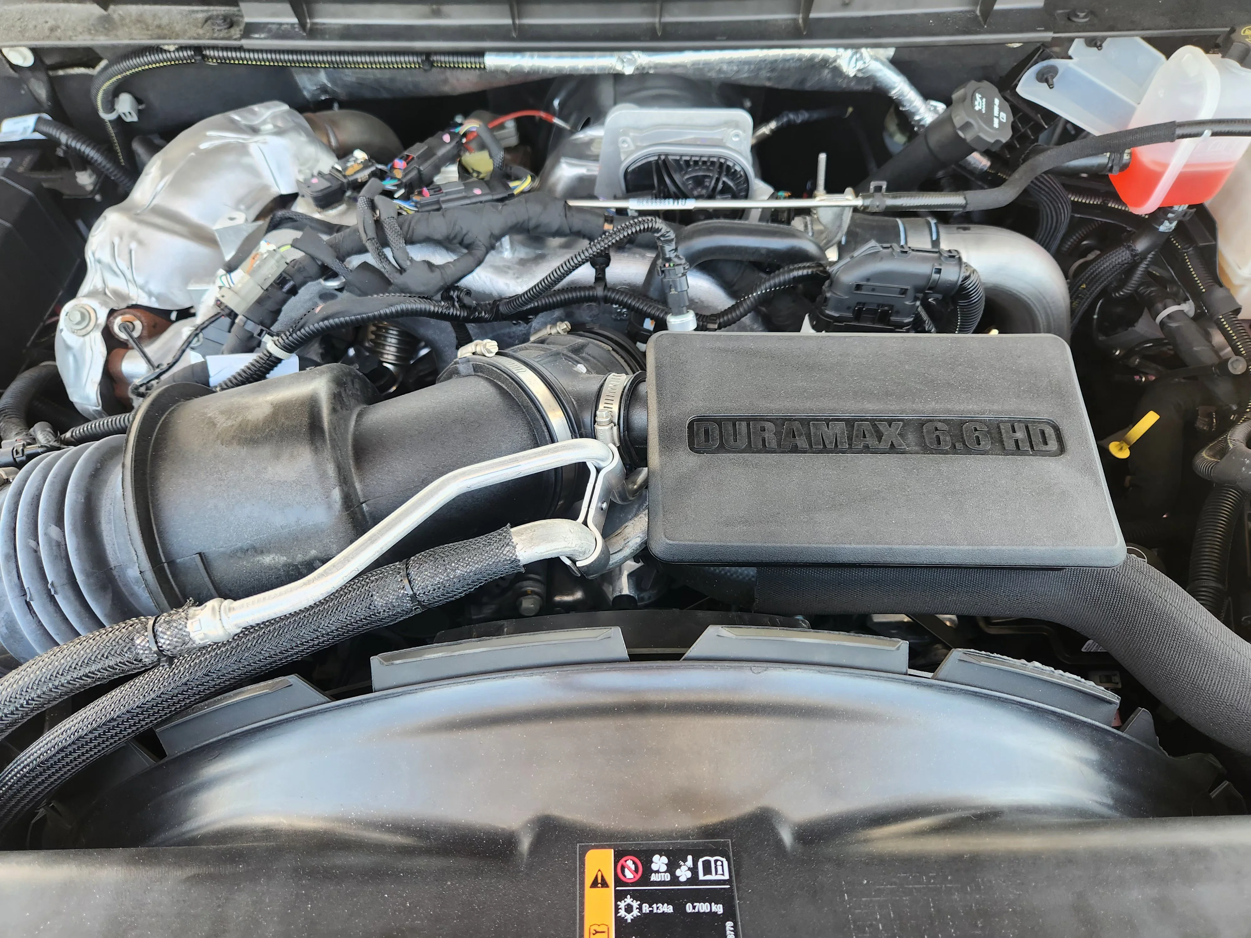 Used 2025 Summit White GMC AT4 image 32