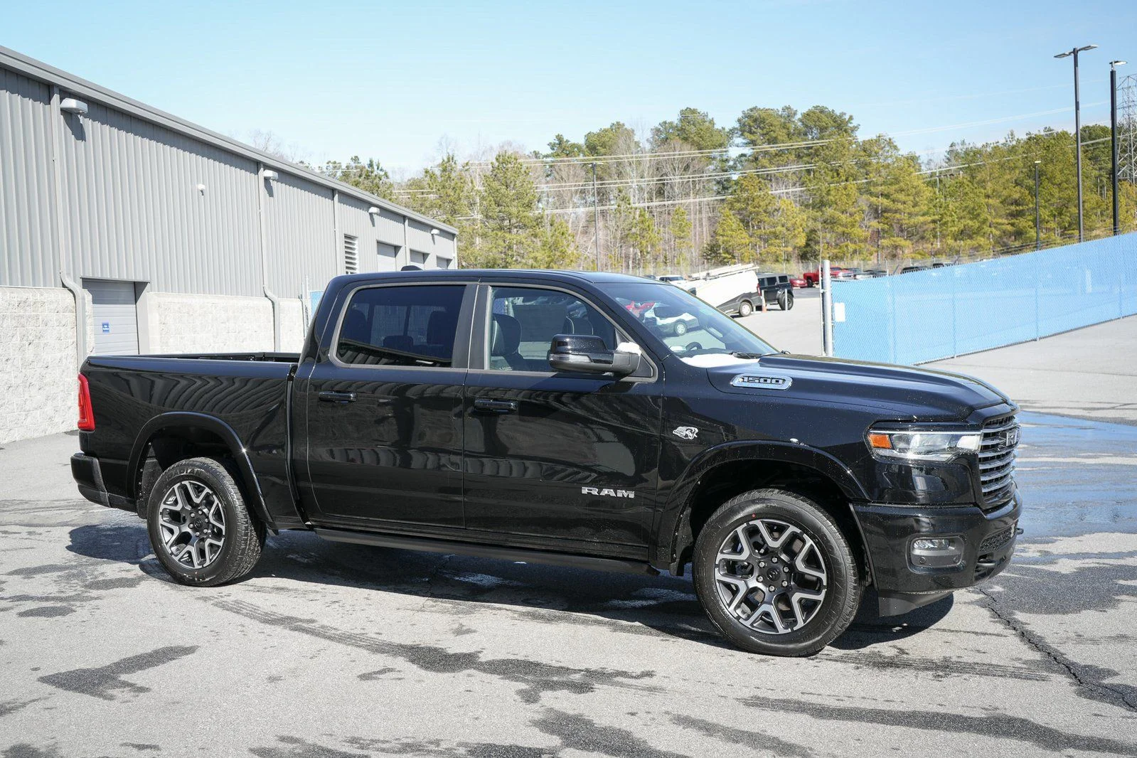 New 2026 Diamond Black Crystal Pearl-Coat Exterior Paint RAM Laramie image 13