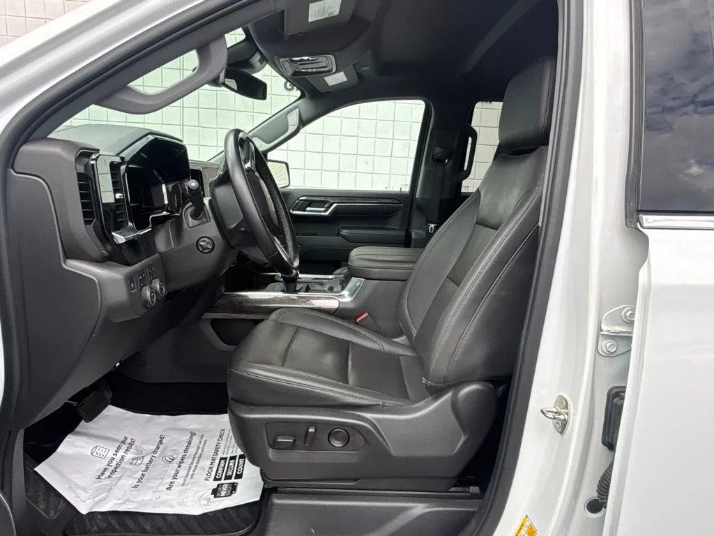Used 2023 White Chevrolet LTZ image 3