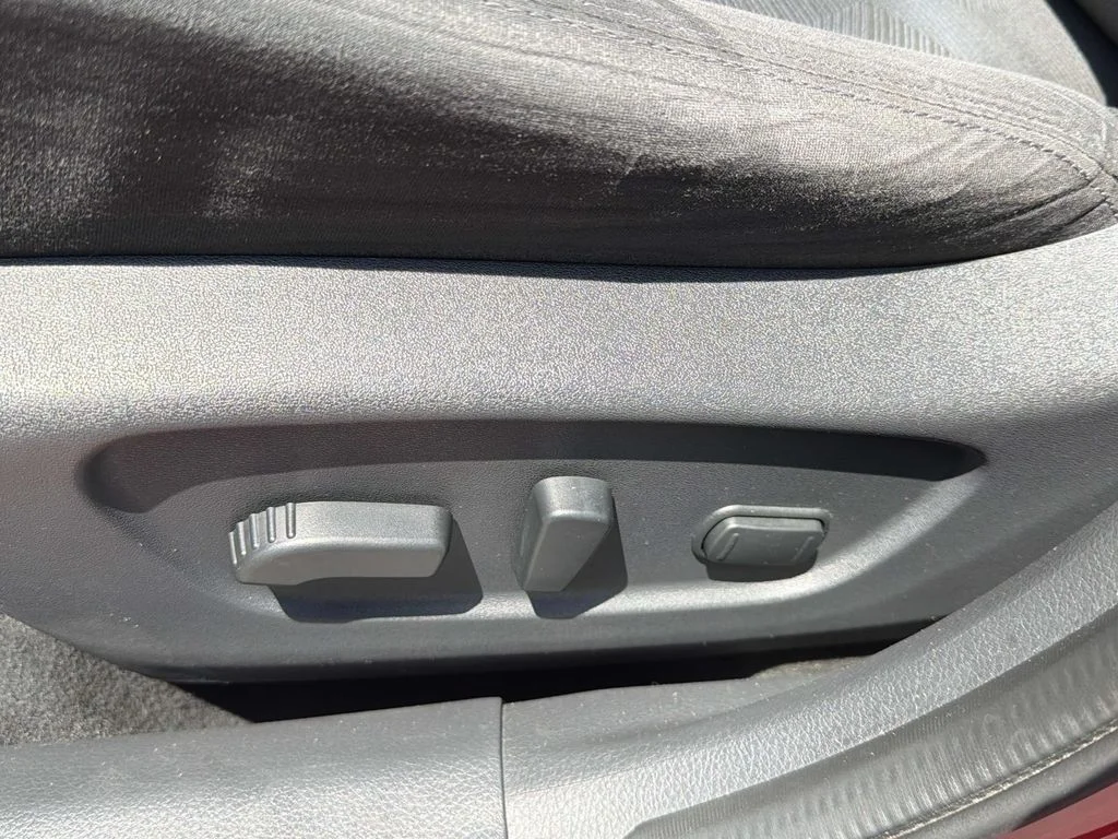 Used 2016 Cayenne Red Nissan SV image 30