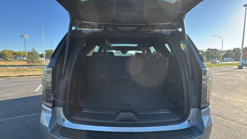 New 2027 Sterling Gray Metallic Chevrolet High Country image 15